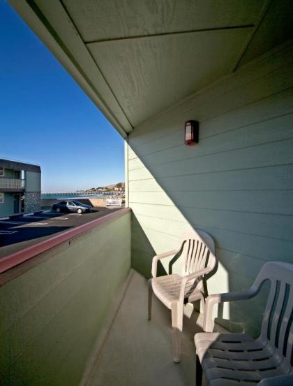 Shoreline Inn...on the beach - image 9