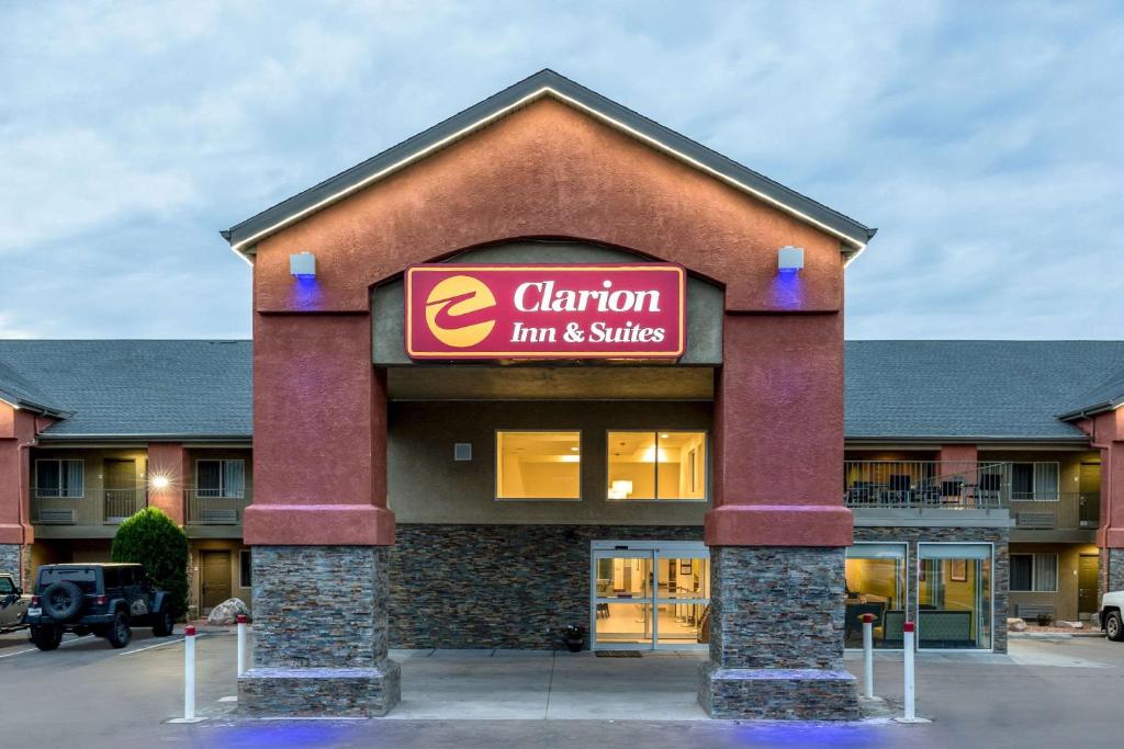 Clarion Inn & Suites Cedar City Gateway to National Parks - image 6