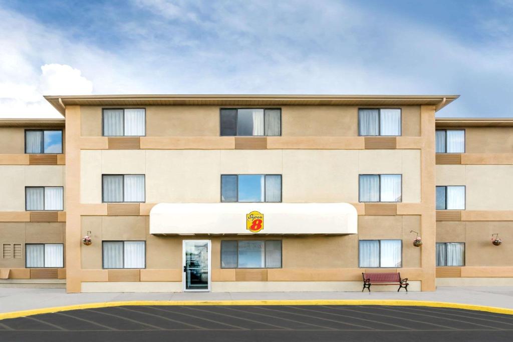 Super 8 by Wyndham Cedar City - main image