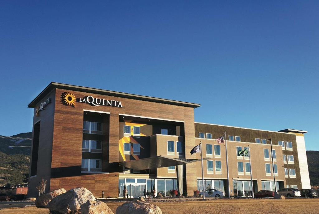 La Quinta by Wyndham Cedar City - main image