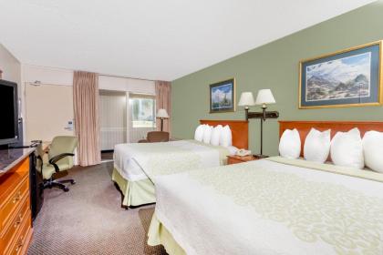 Days Inn by Wyndham Cedar Falls- University Plaza - image 13