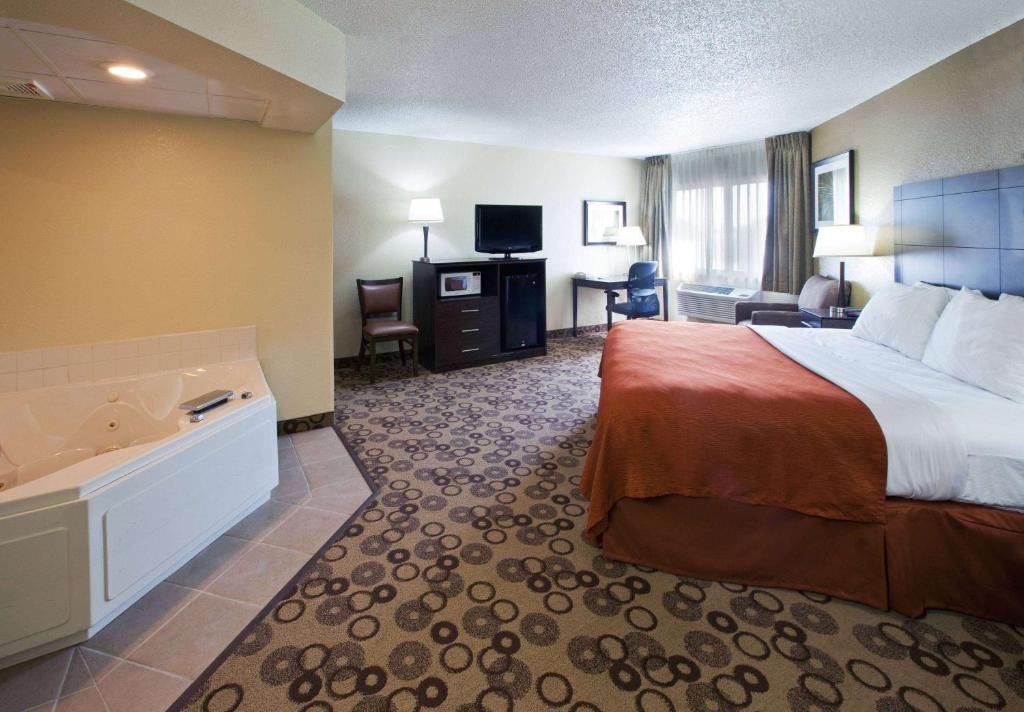 AmericInn by Wyndham Cedar Falls - image 3