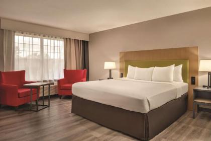 Country Inn & Suites by Radisson Cedar Falls IA - image 12