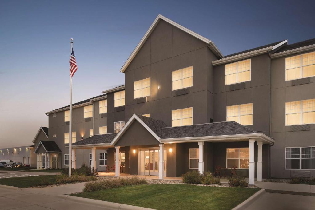 Country Inn & Suites by Radisson Cedar Falls IA - image 5