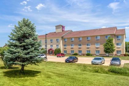 Comfort Suites Cedar Falls - image 2