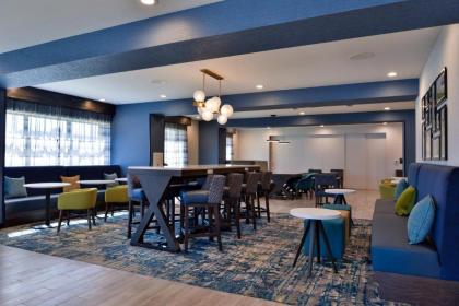 Hampton Inn Cedar Falls Downtown Ia - image 14