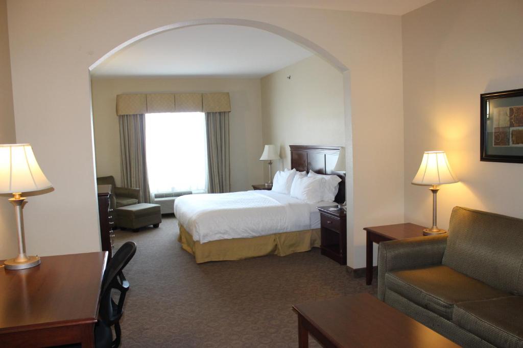 Holiday Inn Express Hotel & Suites Cedar Hill an IHG Hotel - image 4