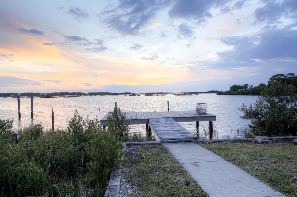 Waterfront Cedar Key Duplex Home with Private Dock! - image 4