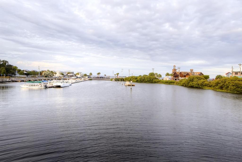 Waterfront Cedar Key Duplex Home with Private Dock! - image 7