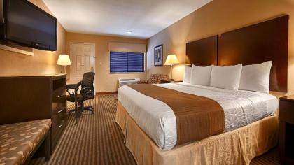 Best Western Cedar Inn - image 13