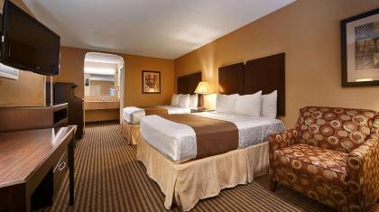 Best Western Cedar Inn - image 14