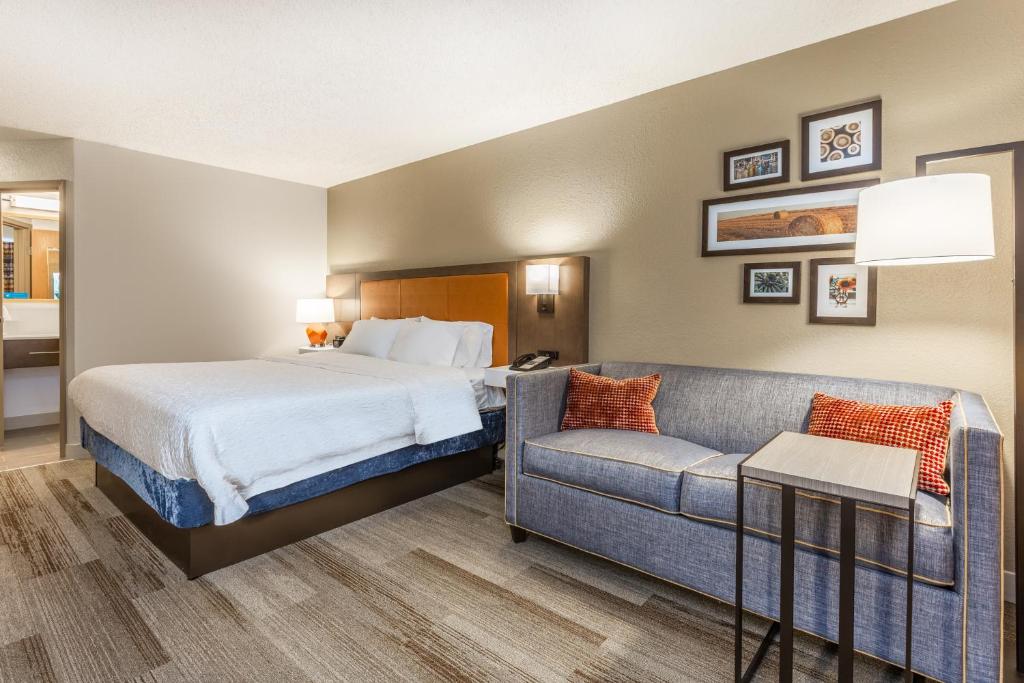 Hampton Inn Cedar Rapids - main image