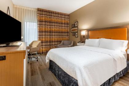 Hampton Inn Cedar Rapids - image 17