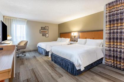 Hampton Inn Cedar Rapids - image 19