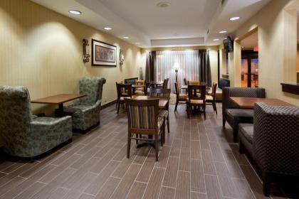 Hampton Inn Cedar Rapids - image 20