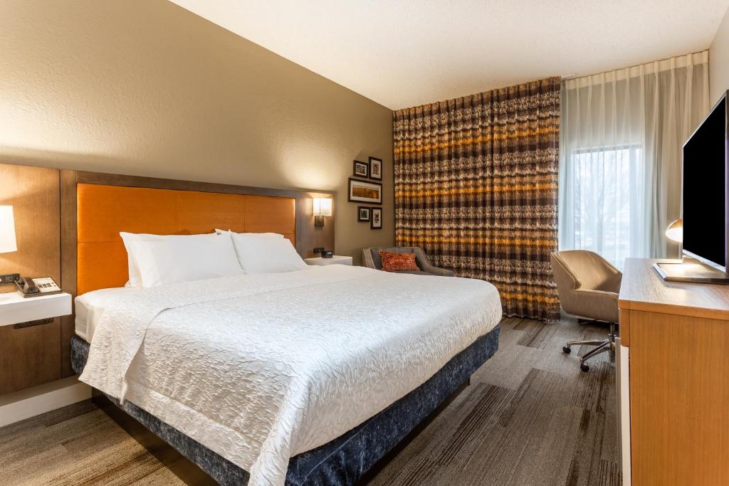 Hampton Inn Cedar Rapids - image 5