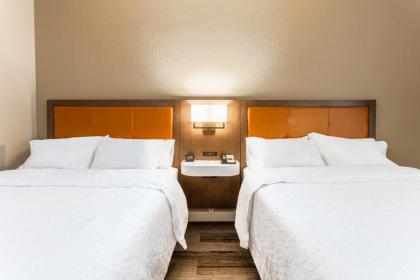 Hampton Inn Cedar Rapids - image 8