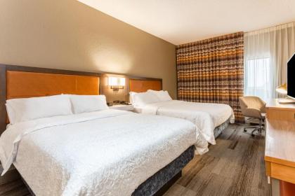 Hampton Inn Cedar Rapids - image 9