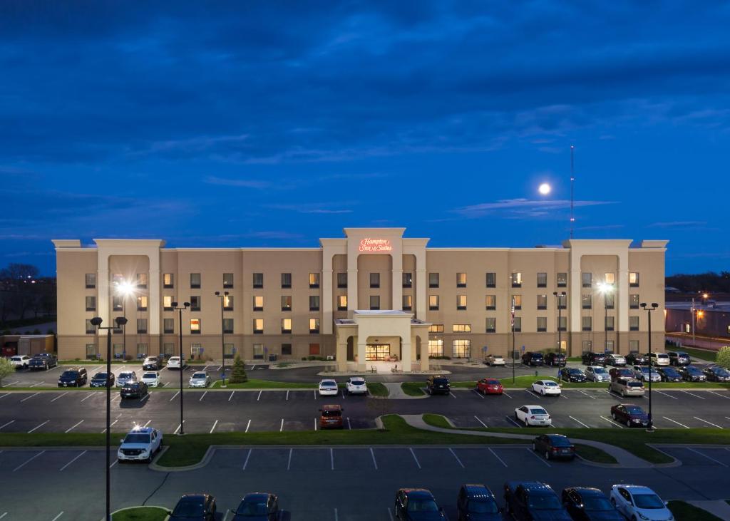 Hampton Inn & Suites Cedar Rapids - main image