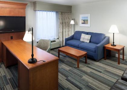 Hampton Inn & Suites Cedar Rapids - image 15