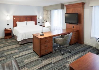 Hampton Inn & Suites Cedar Rapids - image 17