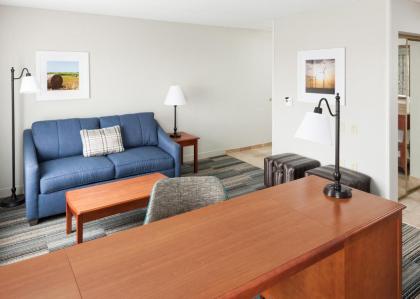 Hampton Inn & Suites Cedar Rapids - image 18