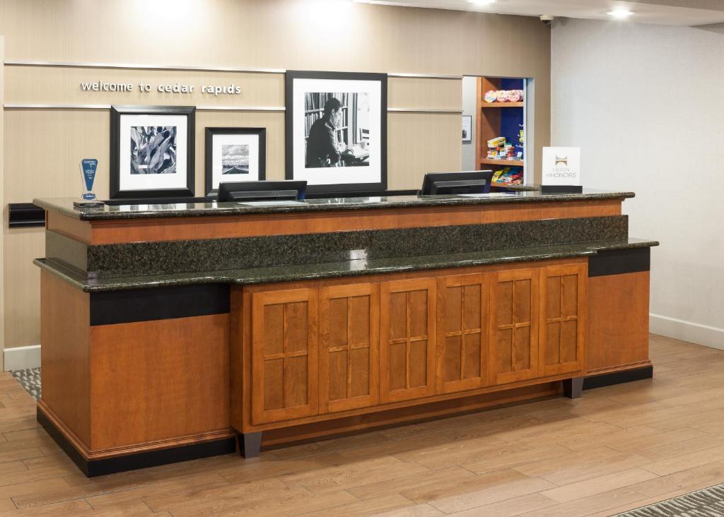 Hampton Inn & Suites Cedar Rapids - image 5