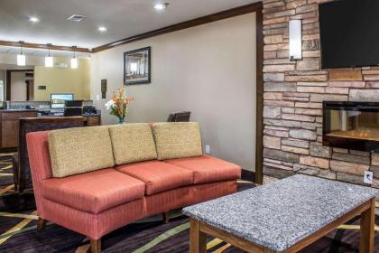 Comfort Inn & Suites Cedar Rapids North - Collins Road - image 3