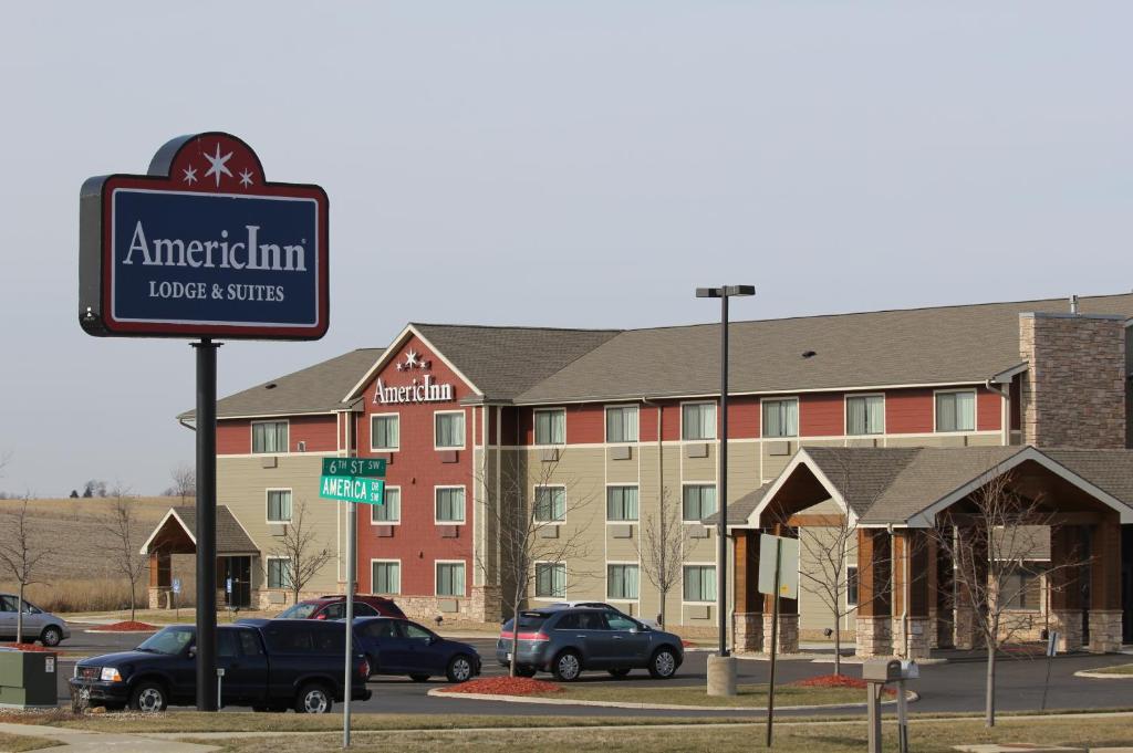 AmericInn by Wyndham Cedar Rapids/CID Airport - main image