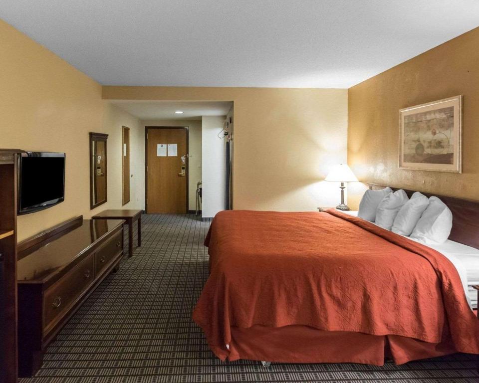 Quality Inn North - image 7