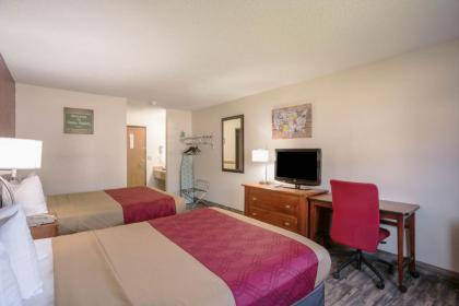 Econo Lodge Cedar Rapids - image 8