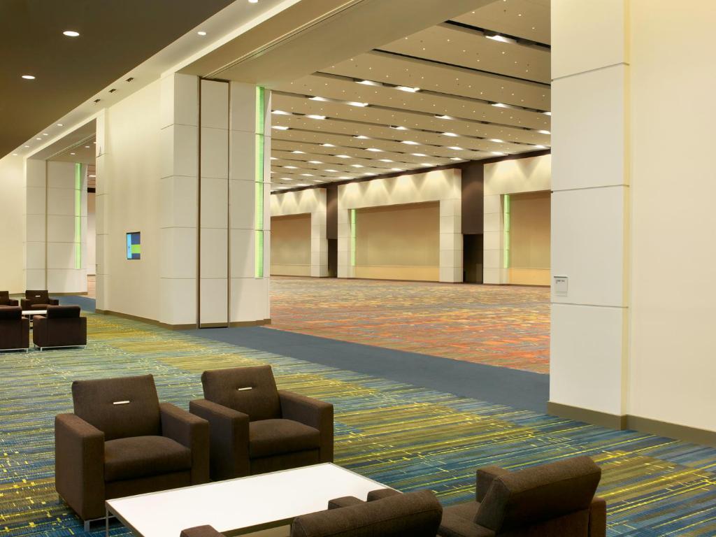 DoubleTree by Hilton Hotel Cedar Rapids Convention Complex - image 4