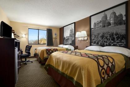 Super 8 by Wyndham Cedar Rapids - image 12