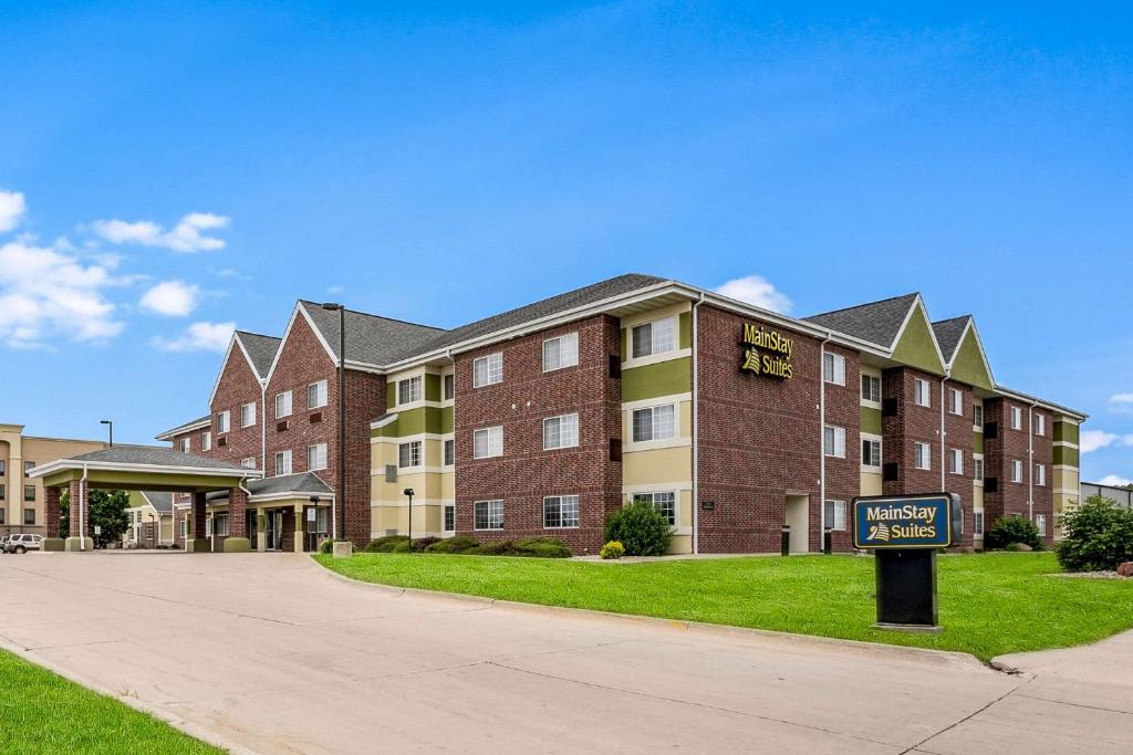 MainStay Suites Cedar Rapids - main image