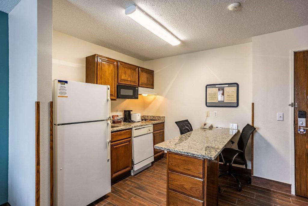 MainStay Suites Cedar Rapids - image 5