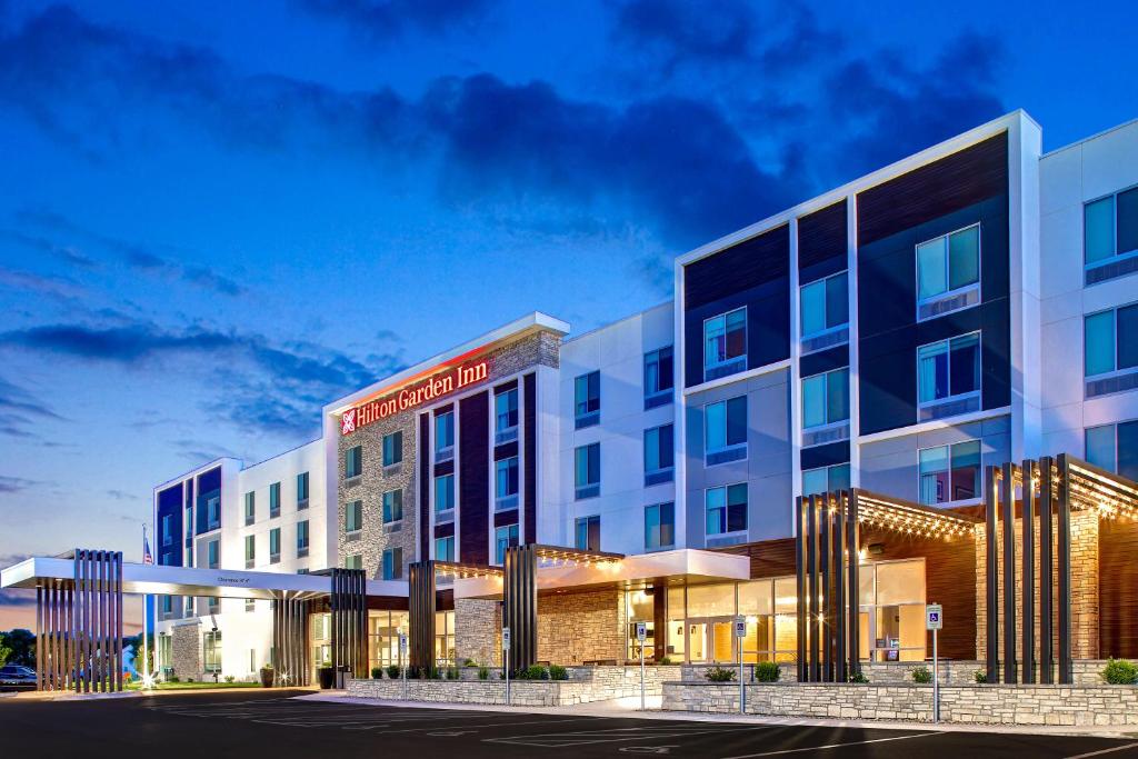 Hilton Garden Inn Cedar Rapids - main image