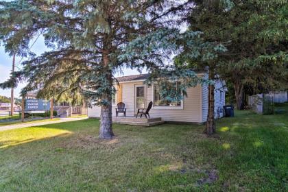 Cedar Home with Deck and Grill   mins to Lakes Michigan