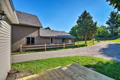 Cedar Home with Deck and Grill - Mins to Lakes! - image 10