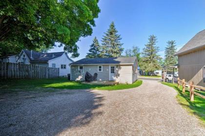 Cedar Home with Deck and Grill - Mins to Lakes! - image 5