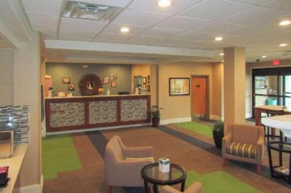 Econo Lodge Inn & Suites - image 2