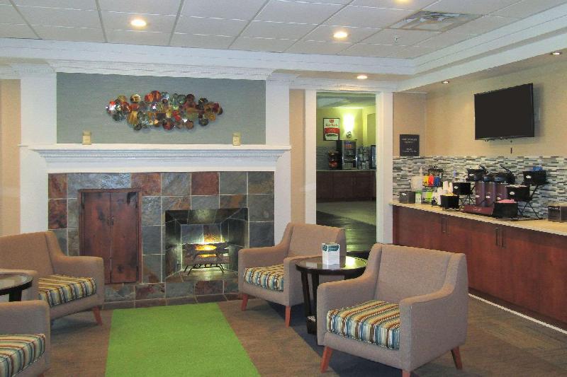 Econo Lodge Inn & Suites - image 3