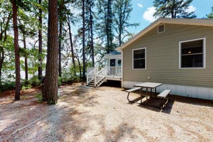 Leavitt Road Cottages - image 15