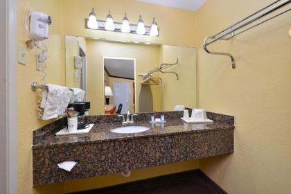 Americas Best Value Inn Center - image 14