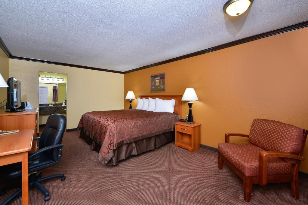 Americas Best Value Inn Center - image 7