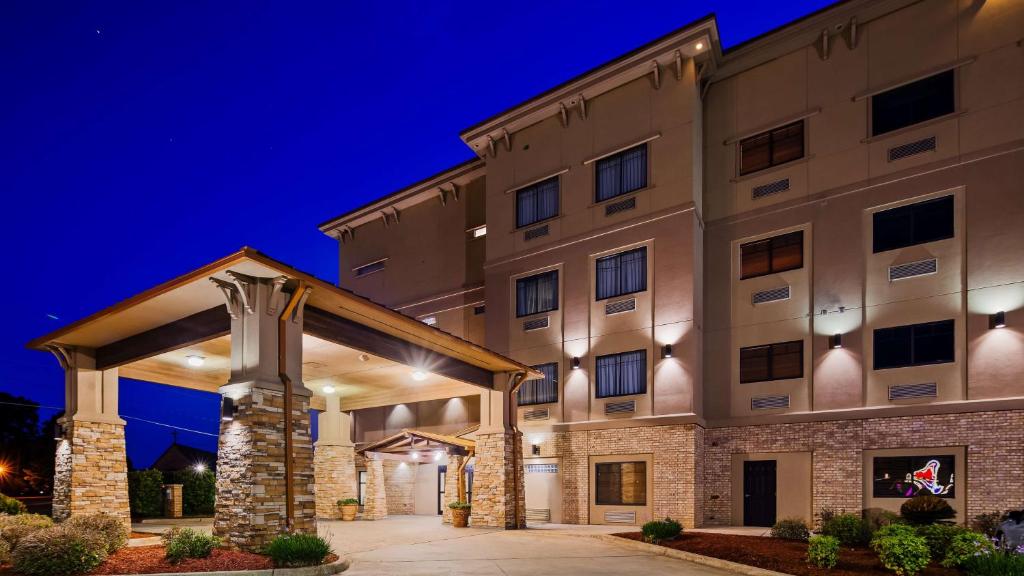 Best Western Plus Classic Inn And Suites - main image