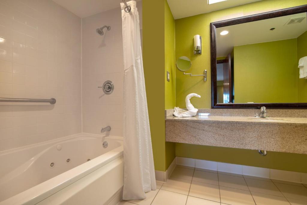 Holiday Inn Express Stony Brook-Long Island an IHG Hotel - image 3