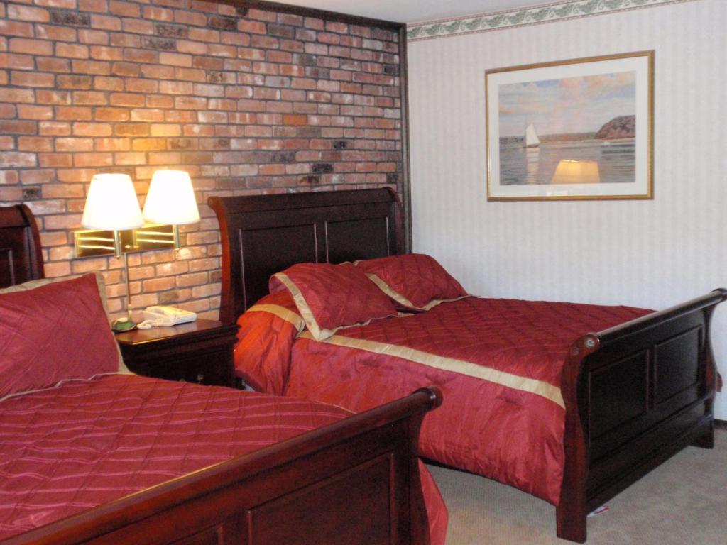 Chalet Inn & Suites - main image