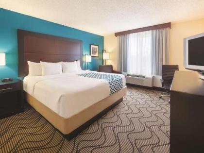 La Quinta Inn & Suites by Wyndham Central Point - Medford - image 4