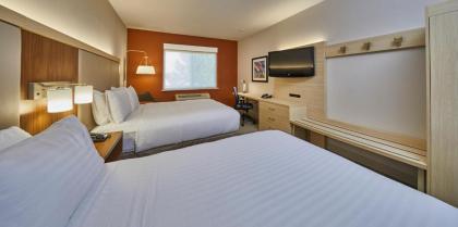 Holiday Inn Express Hotel & Suites Medford-Central Point an IHG Hotel - image 2