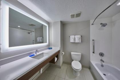 Holiday Inn Express Hotel & Suites Medford-Central Point an IHG Hotel - image 4